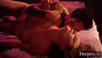 Addie, Küçük Elleriyle Sert Seks Ve Derin Bir Creampie Alıyor