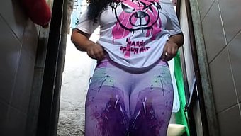 Büyük Doğal Memeli Ev Yapımı Bbw Banyo Sahnesi