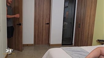Arkadaşım Danner Mendez Ile Bir Iddiaya Girdim Ve Üvey Annesi Monique Fuentes Ile Cinsel Bir Deneyim Yaşadım.