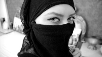 Bdsm Kraliçesi Mistress, Hijab'Da Hakimiyet Kuruyor