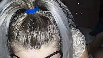 Genç Üvey Kız Kardeş, Sıkı Amını Üvey Erkek Kardeşi Tarafından Hd Videoda Siktiriyor