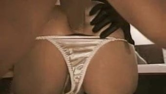 Geçmişten Gelen Bir Porno Yıldızıyla Klasik Anal Eylem