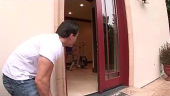 Genç Esmer Bir Grup Erkekle Başa Çıkıyor Ve Spermlerle Kaplanıyor