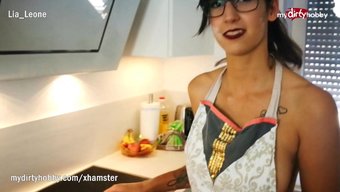 Ev Yapımı Videoda Büyük Göğüsler Ve Büyük Yarak