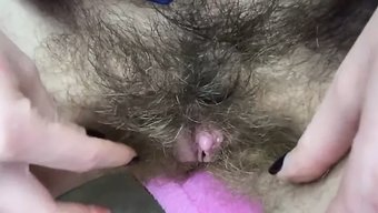Asyalı Bebek Yoğun Orgazmlar Yaşıyor Ve Sıvı Fışkırtıyor
