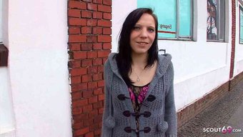 Zayıf Alman Bebek, Sert Döküm Videosunda Yaşlı Bir Adam Tarafından Beceriliyor