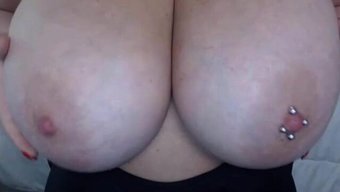 Büyük Doğal Göğüslere Sahip Olgun Webcam Modeli