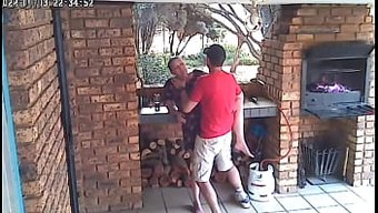 Amatör Bir Video, 38 Yaşındaki Karısının Komşusunun Genç Oğluyla Ilişkisini Ortaya Koyuyor
