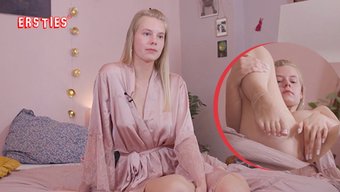 Doğal Büyük Göğüslü Sarışın Jolien, Futbol Ve Iç Çamaşırı Oynamaktan Keyif Alıyor