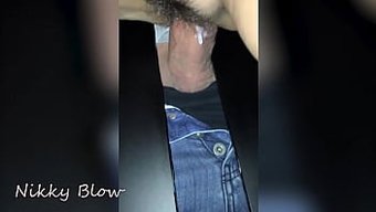 Nikky Blow, Bir Fahişe Kadın, Bu Amatör Videoda Beceriliyor.
