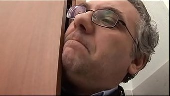 Genç Porno Yıldızının Ilk Sert Seks Deneyimi
