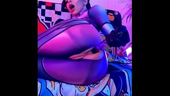 Genç Cosplayer, Dildo Ve Popo Tıkaçıyla Anal Oyunun Tadını Çıkarıyor