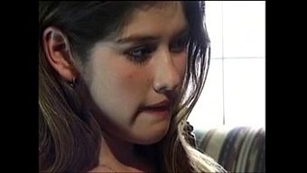 Genç (18+), Ilk Deneyimlerini Açık Videolarda Paylaşıyor