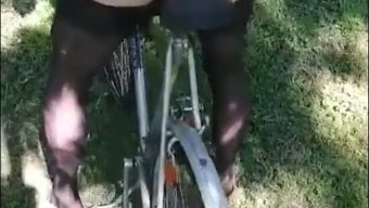 Amatör Kızın Seks Oyuncaklarıyla Duygusal Solo Oyunu
