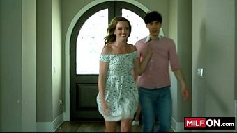 Saklamak Yerine Azgın Annem Sik Istiyor Ve Açık Seçik Milf Hardsex’i Seçiyor.