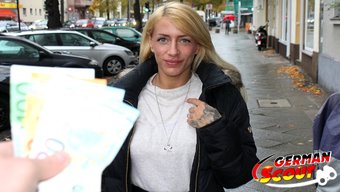Fitness Güzeli Sandy, Alman Bir Izci Tarafından Alınıp Beceriliyor
