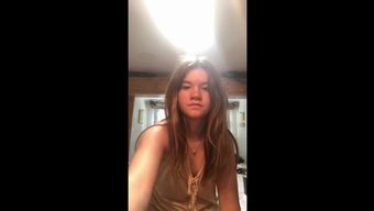 Allidoll4, Periscope Videosunda Yeni Poposunu Sergiliyor