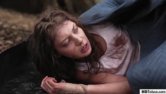 Elena Koshka'Nın Yoğun Oral Zevki Ve Arkadan Sert Sikişi