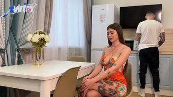 Rus Kızın Oral Becerileri Sabahın Erken Saatlerinde Seksle Sonuçlanıyor