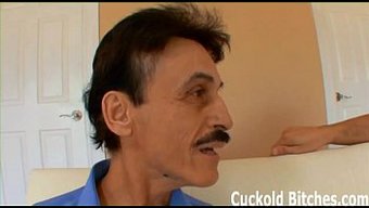 Karınızın Bir Metres Tarafından Hükmedilip Sikişini Izleyin