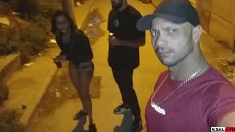 Amatör Karı Ve Genç Kız Sıcak Bir Üçlüde Eğleniyor