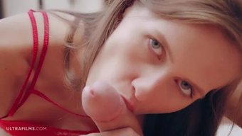 Muhteşem Çek Model Stacy Cruz, Partneriyle Tutkulu Bir Sevişmenin Tadını Çıkarıyor