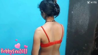 Hintli Genç, Erkek Arkadaşı Tarafından Cowgirl Pozisyonunda Götünden Sikişiyor