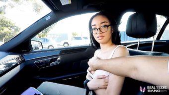 Sıkı Genç Amatör Scarlett Bloom Pov Videosunda Arkadan Beceriliyor