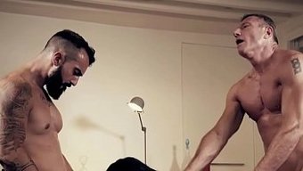 En Iyi Erkek Porno Yıldızları Sıcak Bir Üçlüde