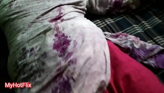 Bikinili Hintli Bebek Bu Sıcak Videoda Sikişiyor Ve Içine Boşalıyor