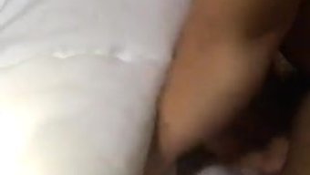 Seksi Kız Kameranın Önünde Mastürbasyon Yapıyor