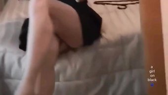 Baskın Shemale, Strap-On'Da Itaatkar Bir Adamı Beceriyor