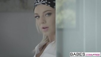 Siyah Bir Erkek Ve Zayıf Sarışın Bir Bebekle Sıcak Ve Ateşli Bir Karşılaşmaya Hazır Olun.