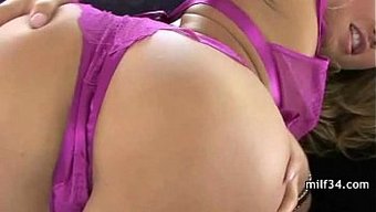 Göğüslü Milf, Penisini Ve Spermini Alıyor