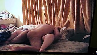 Kızıl Saçlı Kadının Ev Yapımı Videosu, Sıvı Fışkırtma Ve Içine Boşalma.