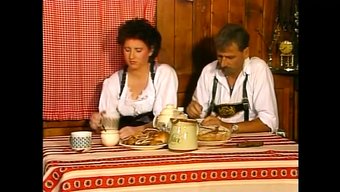 Vintage Alman Blowjob Ve Tüylü Heidi Ile Cumshot Aksiyonu