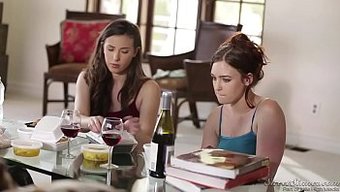 Casey Calvert Vs. Tyler Nixon: Sert Bir Eşcinsel Karşılaşması