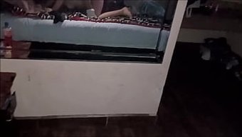 Sabahın Erken Saatlerinde Güzel Bir Popo Ve Oral Seksle Irklararası Seks