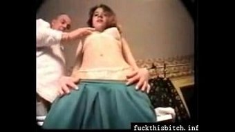 Rus Genç (18+) Sikişiyor Ve Sakso Çekiyor