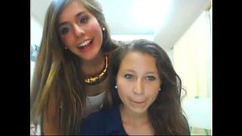 Azgın Kam Kızları Grubu Live69girls.Com'Da Boşuna Soyunuyorlar