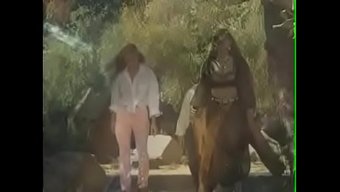 Kamasutra'Nın Seks Pozisyonları, Erotik Ve Antik Bir Platformda Gözler Önüne Seriliyor.