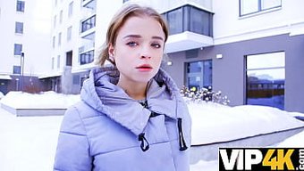 Rus Genç Hd Oral Seksle Sert Bir Noel Hediyesi Alıyor