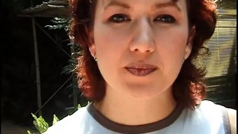 Yuvarlak Popolu Milf Havuzda Sikişiyor