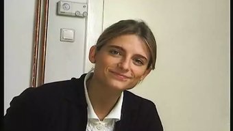 Masaj Seansı Sırasında Sıkı Ve Doğal 18 Yaşındaki Kız Baştan Çıkarıldı, Mastürbasyon Yapıyor