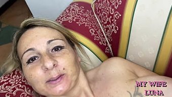 Önemsiz Bir Üyeye Hizmet Etmenin Zevkini, Yüzüme Ve Oral Boşluğuma Sıcak Bir Yük Boşaltmadan Önce Zevkle Yaşıyorum