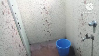 Büyük Göğüslü Güzellik Bu Amatör Videoda Varlıklarını Sergiliyor