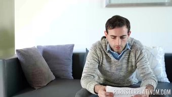 Erkek Arkadaşım Islak Vajinamı Becermekten Zevk Alıyor.
