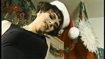 Shemale Santa, Yaramaz Ve Güzel Bir Noel Sürprizi Sunuyor